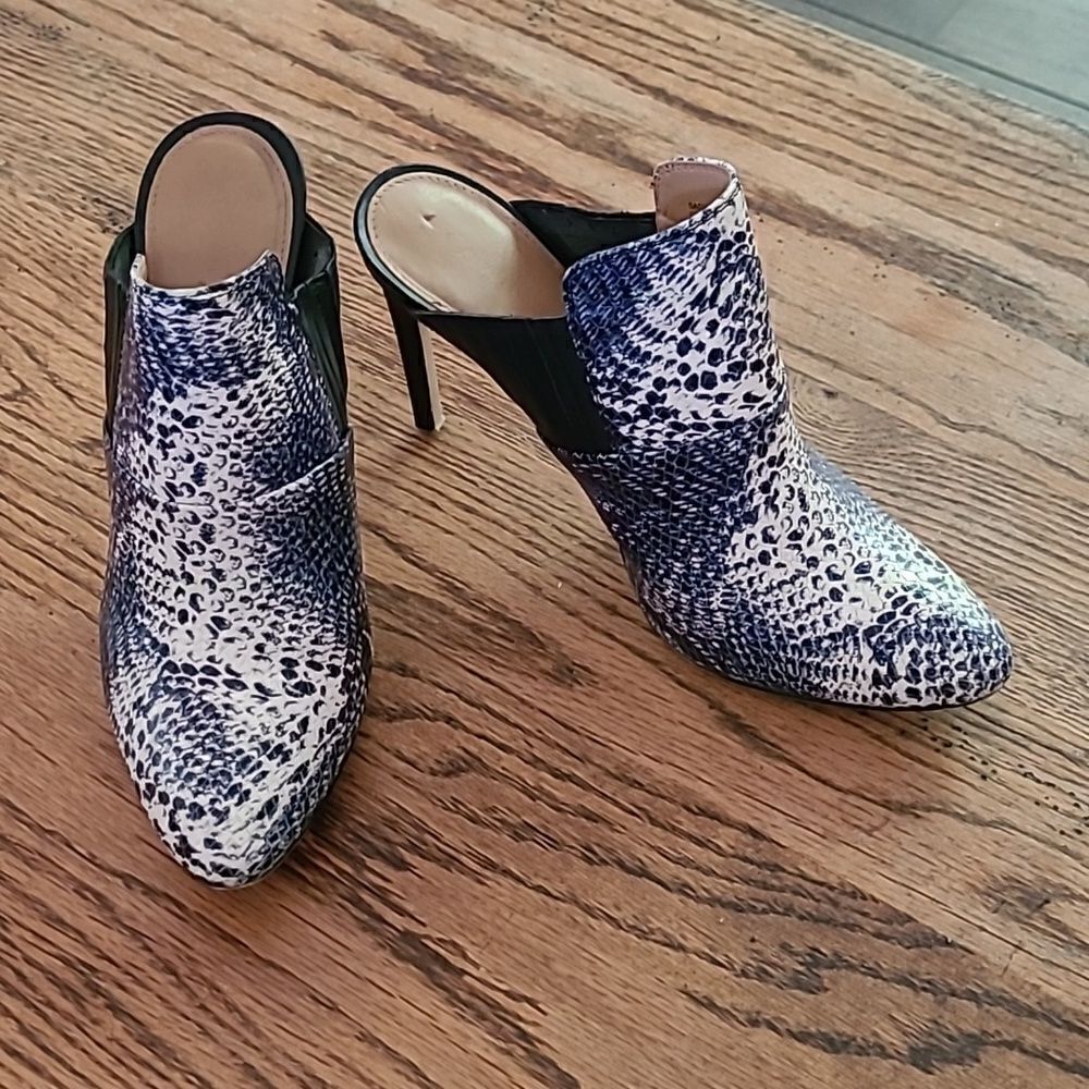 Calvin Klein  sz 8 faux snakeskin heels